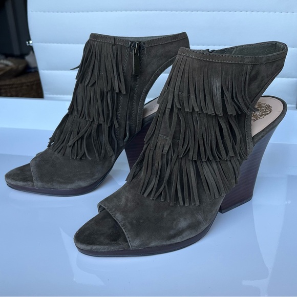 Vince Camuto Women's Jadon Fringe Peep Toe Ankle Booties in Olive Green 10 - Picture 4 of 16